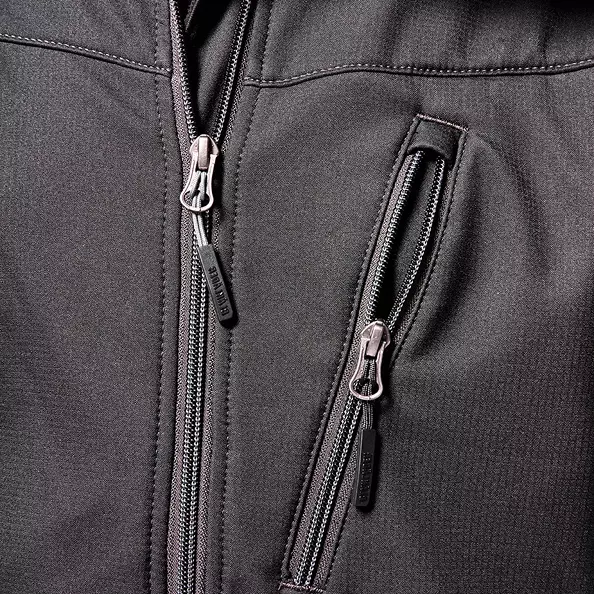 The front features a robust **plastic zipper** closure equipped with a crucial **fleece chin guard** for comfort, preventing the metal slider from irritating your skin. This design ensures *easy opening and closing* while maintaining the jacket's wind resistance properties for protection against the elements.