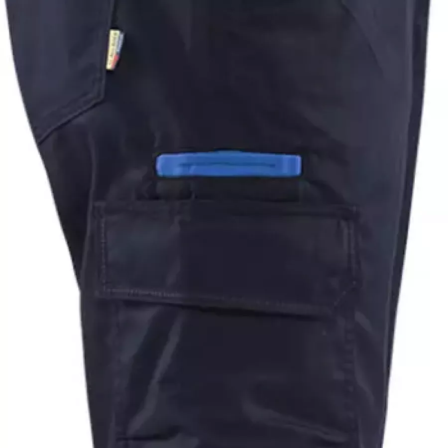 **Beintaschen** halten Ihre Utensilien griffbereit, damit Sie effizient arbeiten können, ohne den Arbeitsfluss zu unterbrechen.