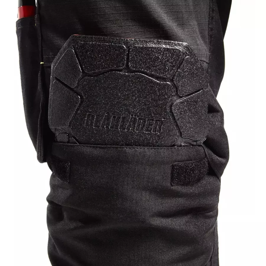 **CORDURA®-Stretch Knee Pad Pockets** provide durable protection when used with knee inserts.