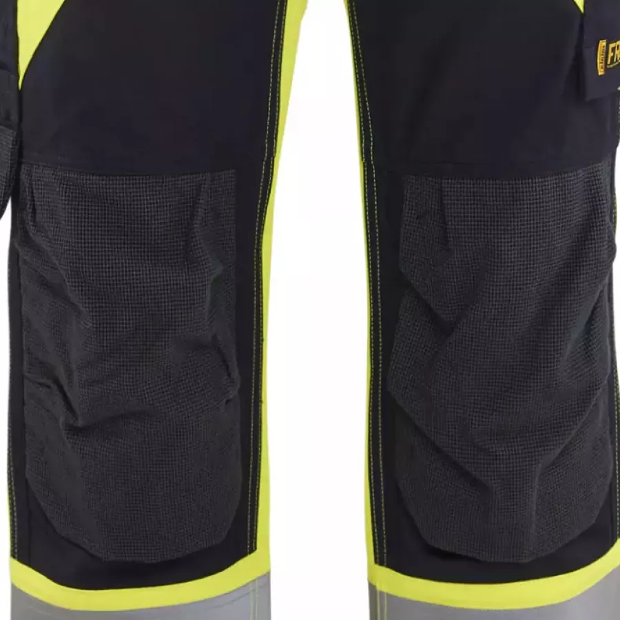 **CORDURA®-Reinforced Knee Protection Pockets** keep you comfortable during kneeling when used with knee inserts.