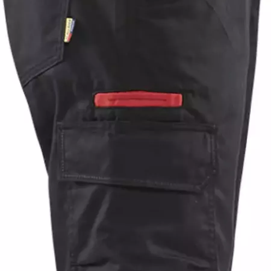 **Leg Pockets** keep your essentials within easy reach so you can work efficiently without breaking stride.