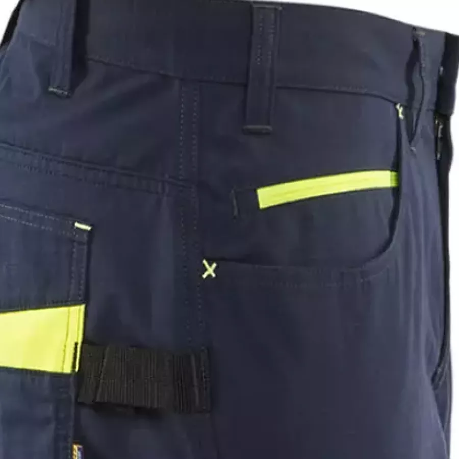 **Zipper Pocket** keeps your essentials secure and easy to reach while you work.