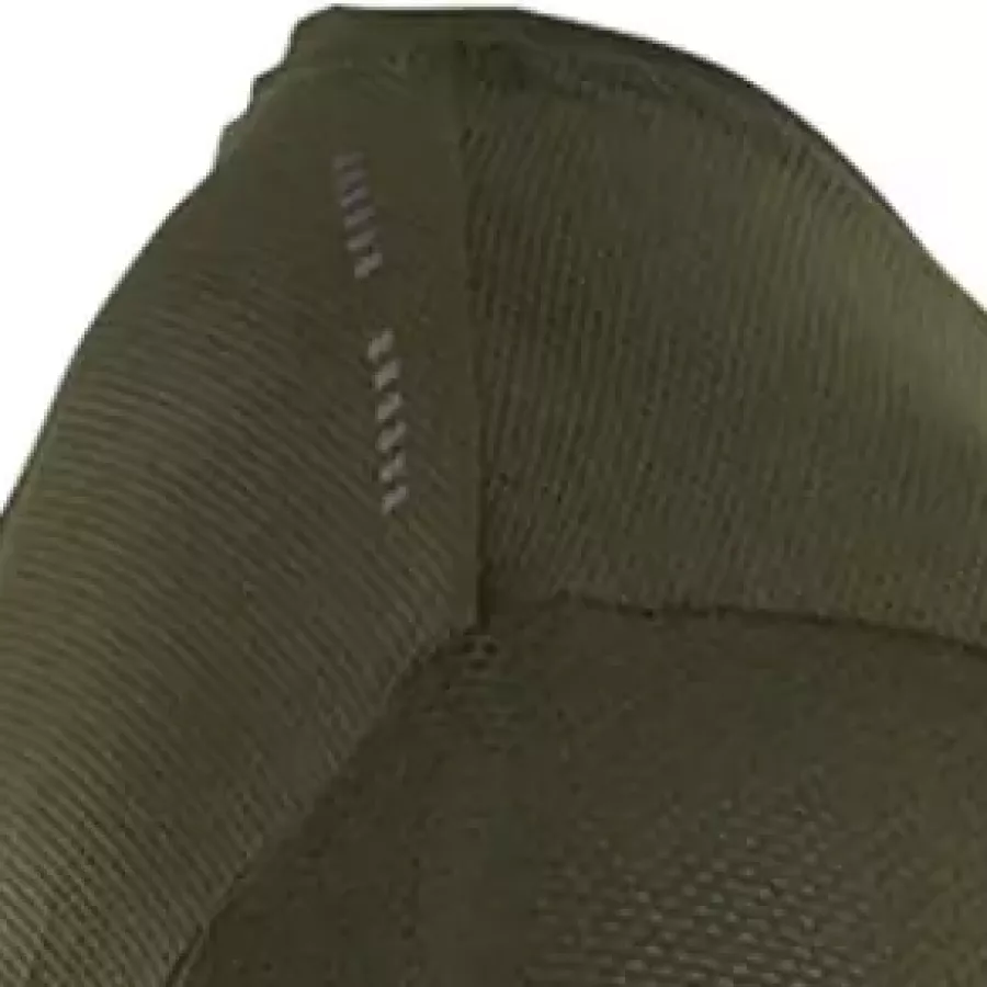 **Reflective Details on Shoulder** add subtle visibility that helps you stand out when light is low.