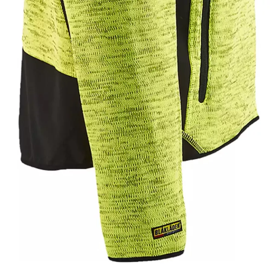 **Elastic Cuffs** hug your wrists gently to keep you warm.