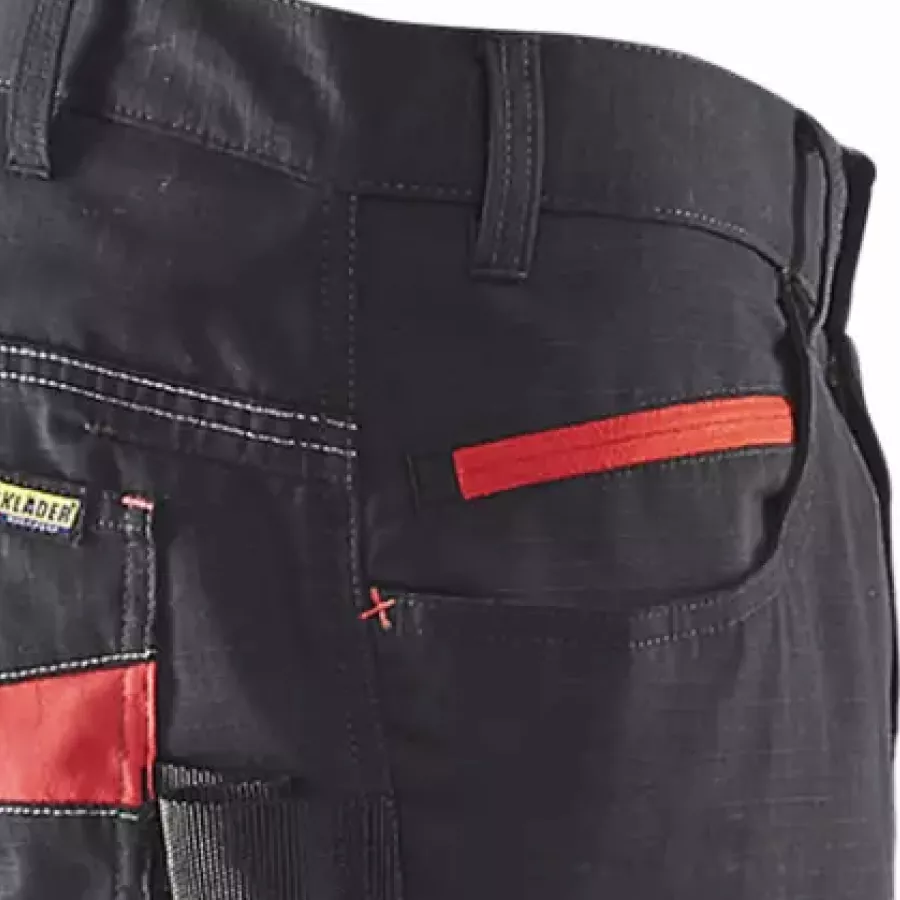 **Zipper Pocket** keeps your essentials secure and easy to reach while you work.