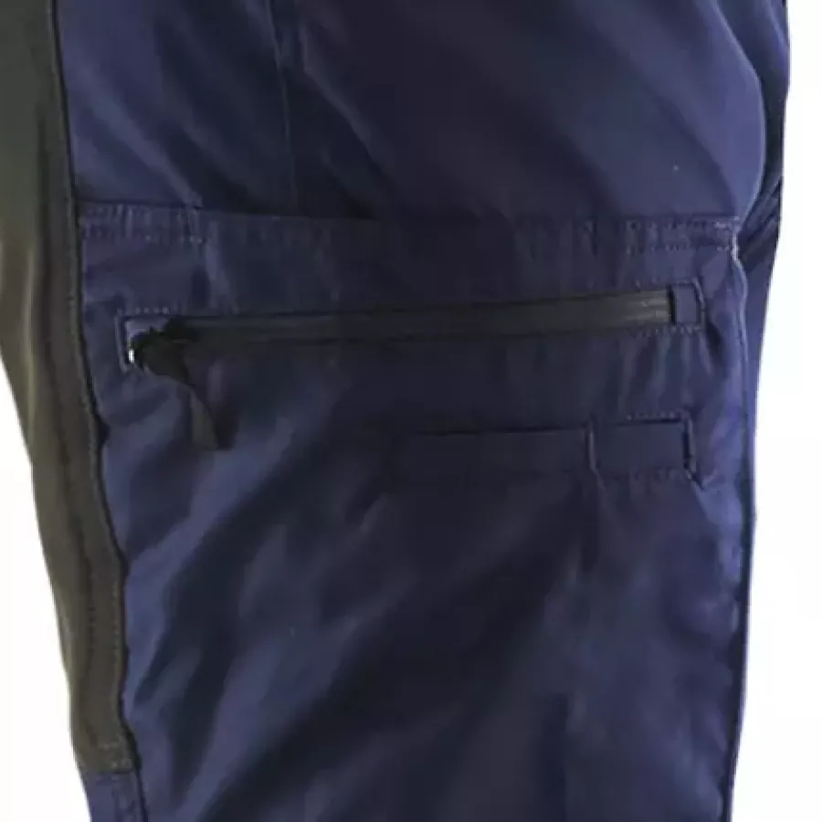 **Pen and Knife Pocket** keeps your essential tools within easy reach whenever you need them.