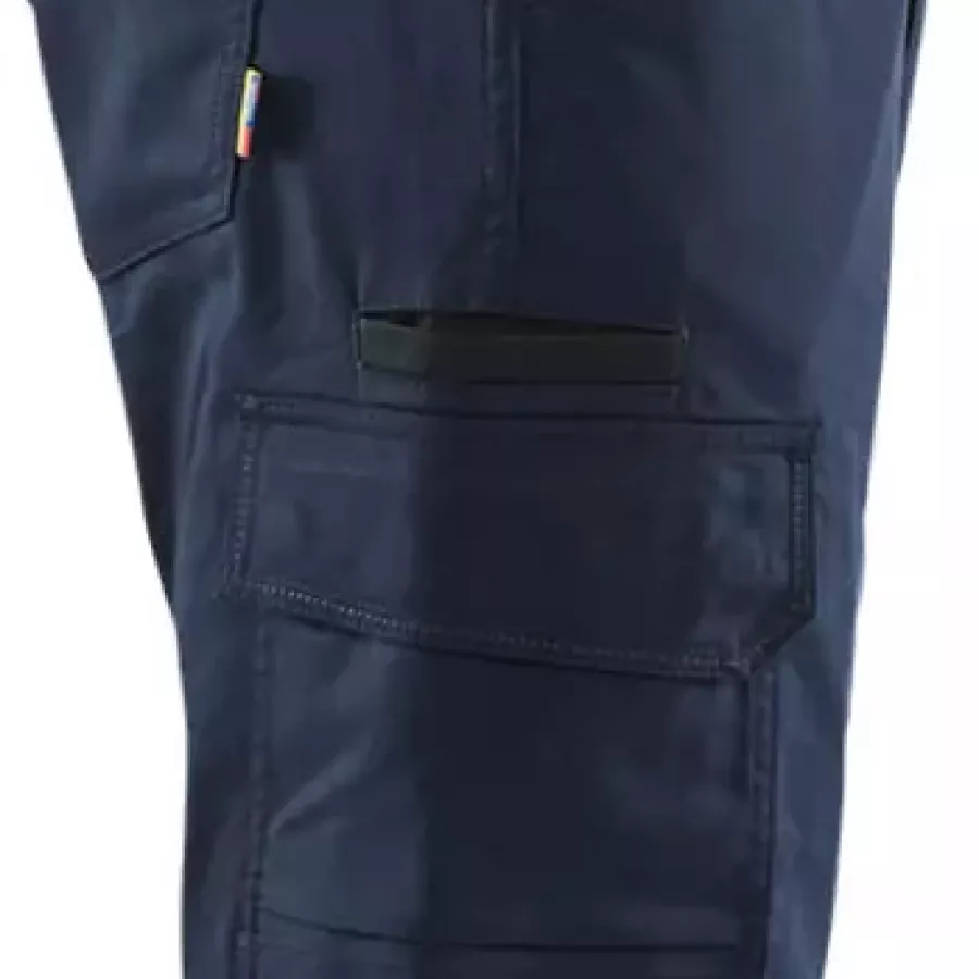 **Leg Pockets** keep your essentials within easy reach so you can work efficiently without breaking stride.