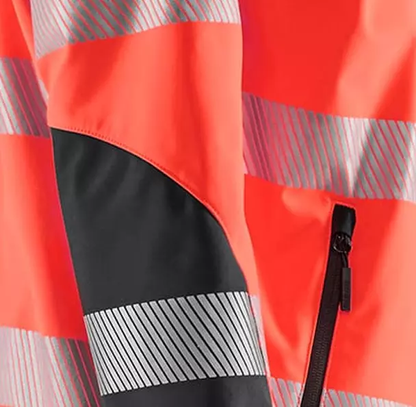 **Wide Segmented Reflectors** enhance visibility so you can work safely in low-light conditions.