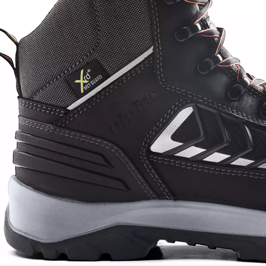 **XRD® M-Guard Impact Protection** cushions every step for superior shock absorption and all-day comfort.
