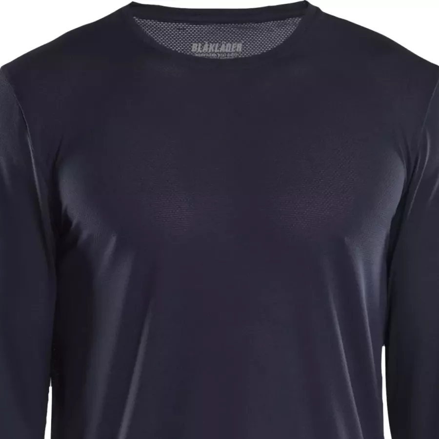 **UV Protection** defends against sunlight, keeping you cool and protected during outdoor work.