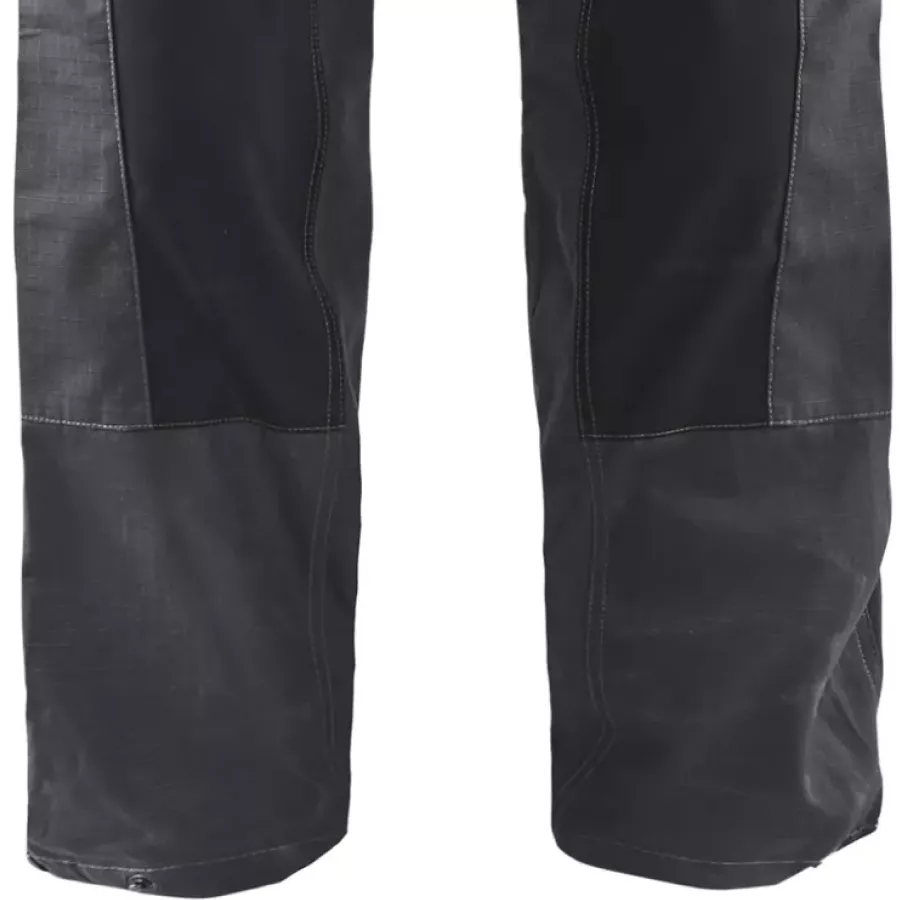 **Stretch Inserts at Calves** deliver unrestricted motion and lasting comfort through any task.