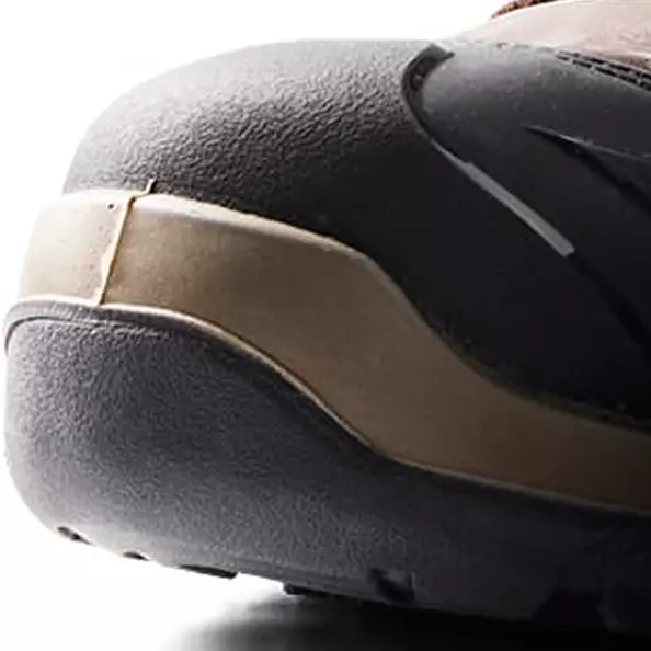 Stay protected with a **lightweight aluminum toe cap** that shields against heavy impacts and compression, while the wide fit provides extra room for *all-day comfort*. The low-weight design supports longer shifts without strain, helping you move confidently across demanding tasks and varied site conditions.