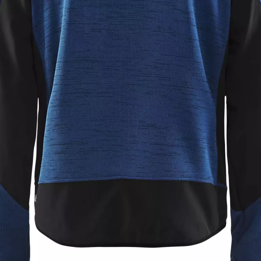 **Extended Back** provides extra coverage and warmth when you bend or move.