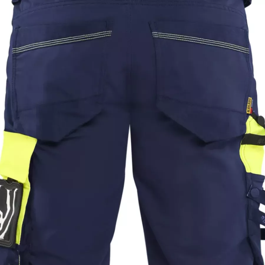 **Tool Pockets** keep your essentials within easy reach so you can work efficiently.