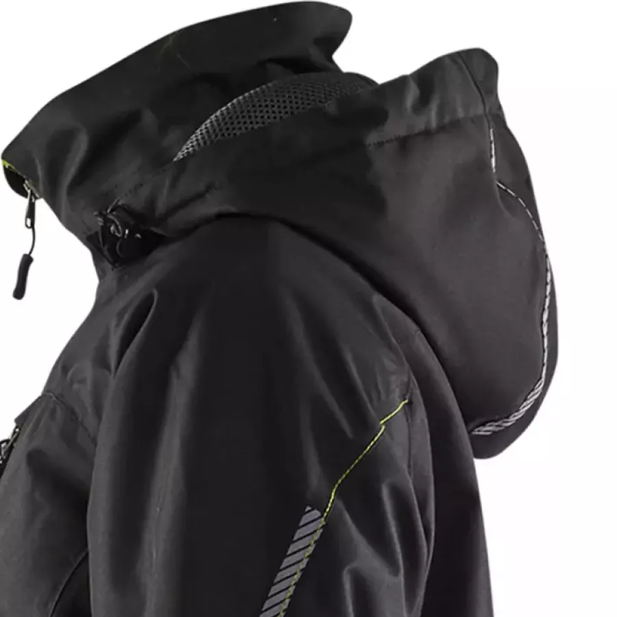 **Detachable Hood** lets you switch between streamlined style and added weather protection with ease.
