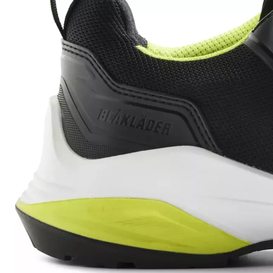 **Non-Metallic Penetration Protection** provides underfoot reassurance while keeping the shoe light and flexible.