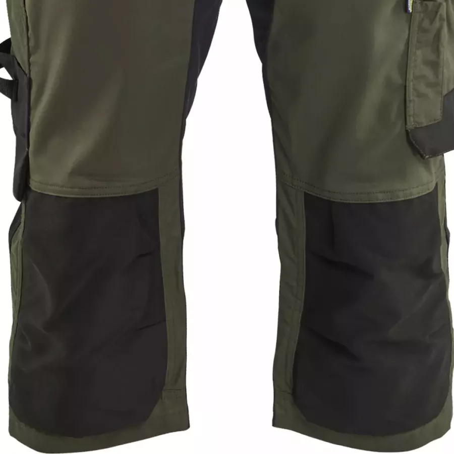 **Knee-Pad Pockets** give you comfortable support whenever tasks call for low-level work.