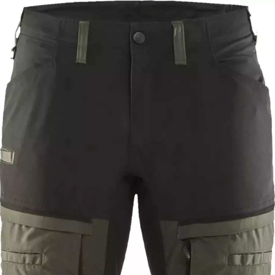 **Elastic Waistband** adapts to your movements for a comfortable, secure fit all day.