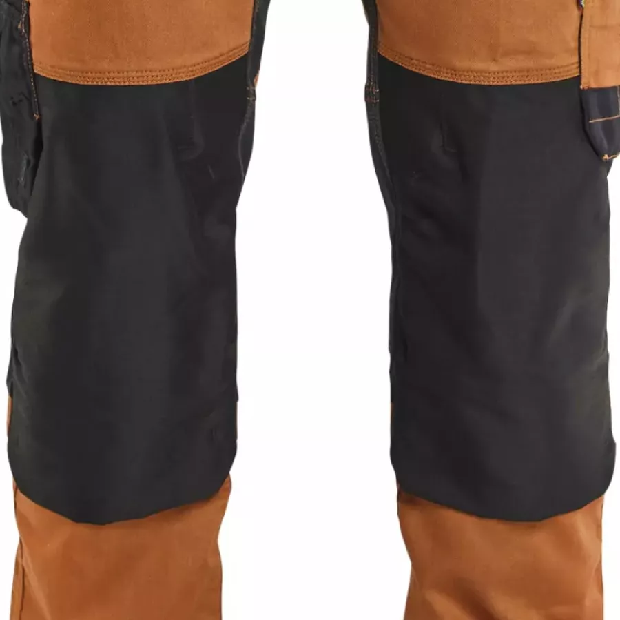 **CORDURA®-Reinforced Knee-Pad Pockets** provide durable, comfortable support whenever you kneel.