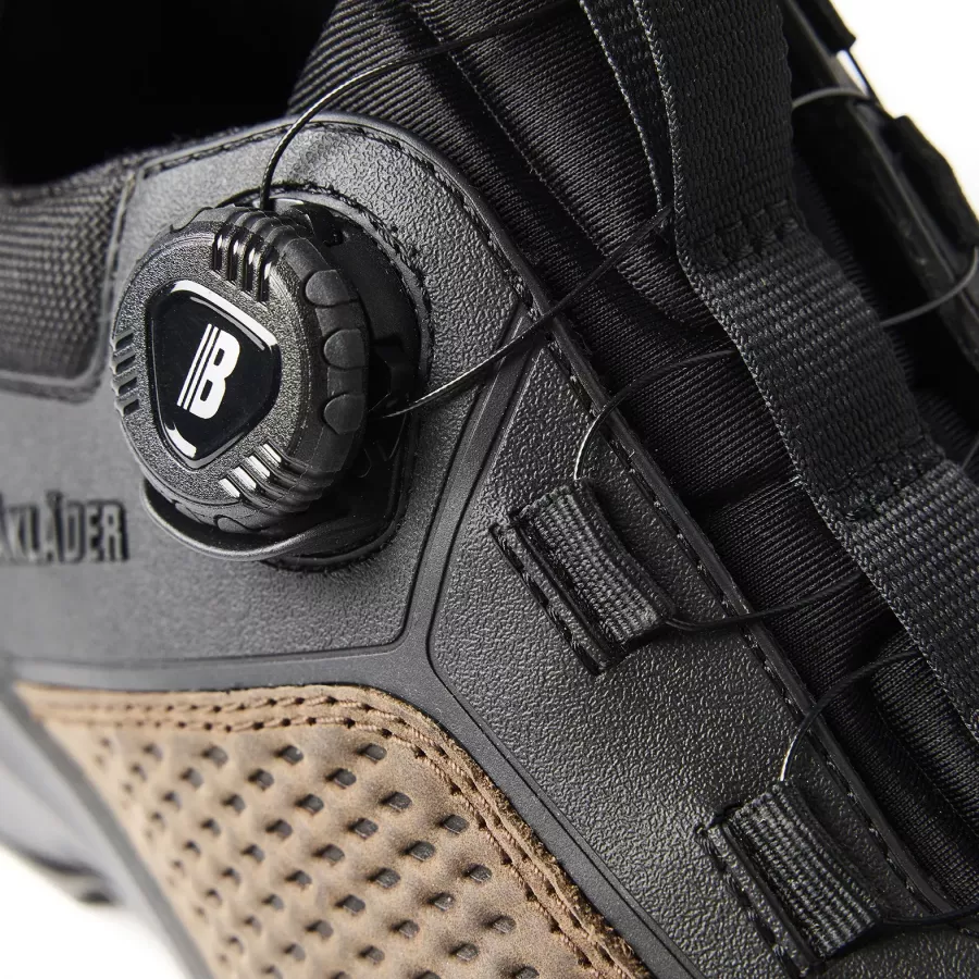 **Free-lock Fastening System** lets you dial in a secure fit with quick, effortless adjustment.