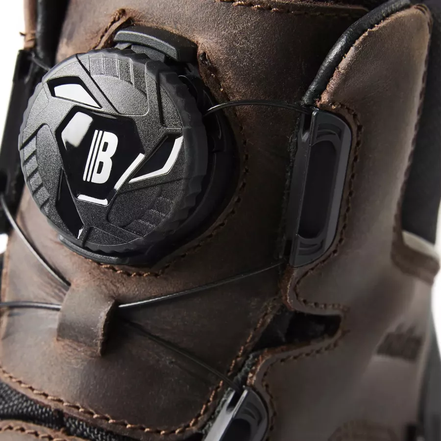 **Free-lock Fastening System** lets you secure the perfect fit in seconds for effortless all-day comfort.