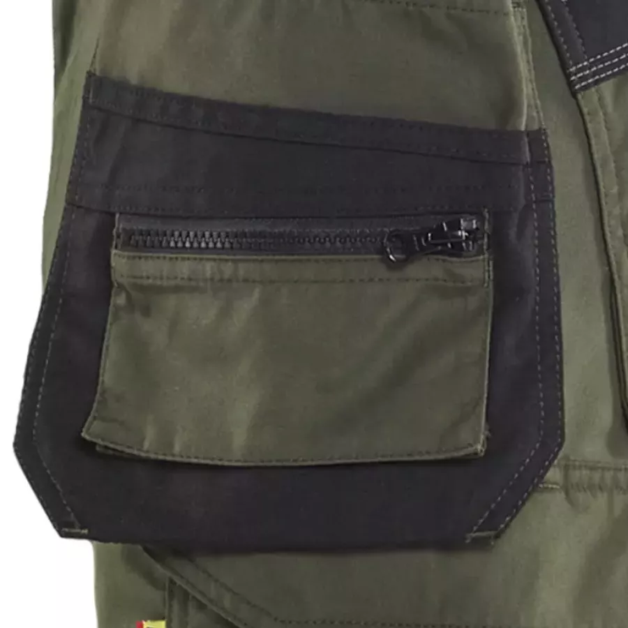 **Zipper Pocket** keeps small essentials secure and easy to access throughout the day.