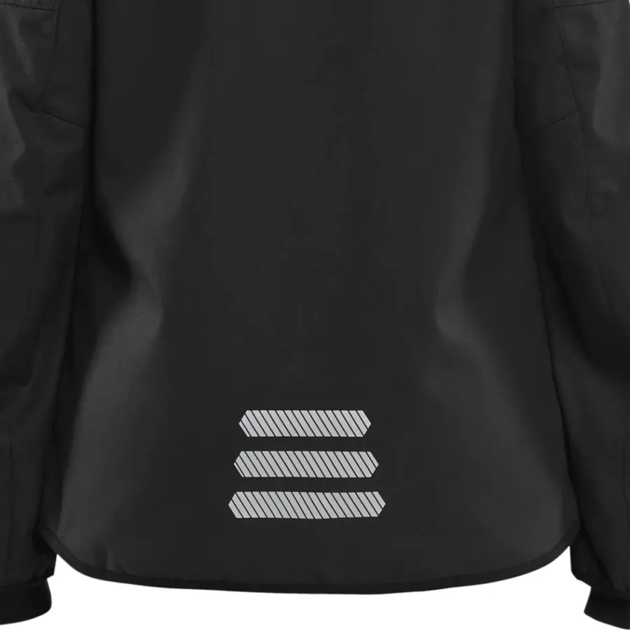 **Extended Back** provides added coverage that keeps you comfortable during movement and changing conditions.