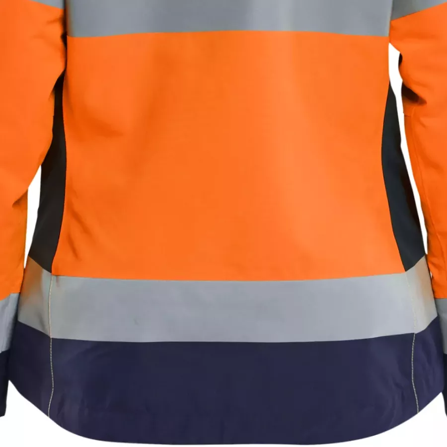 **Extended Back** provides extra coverage and warmth, especially useful during movement or bending.