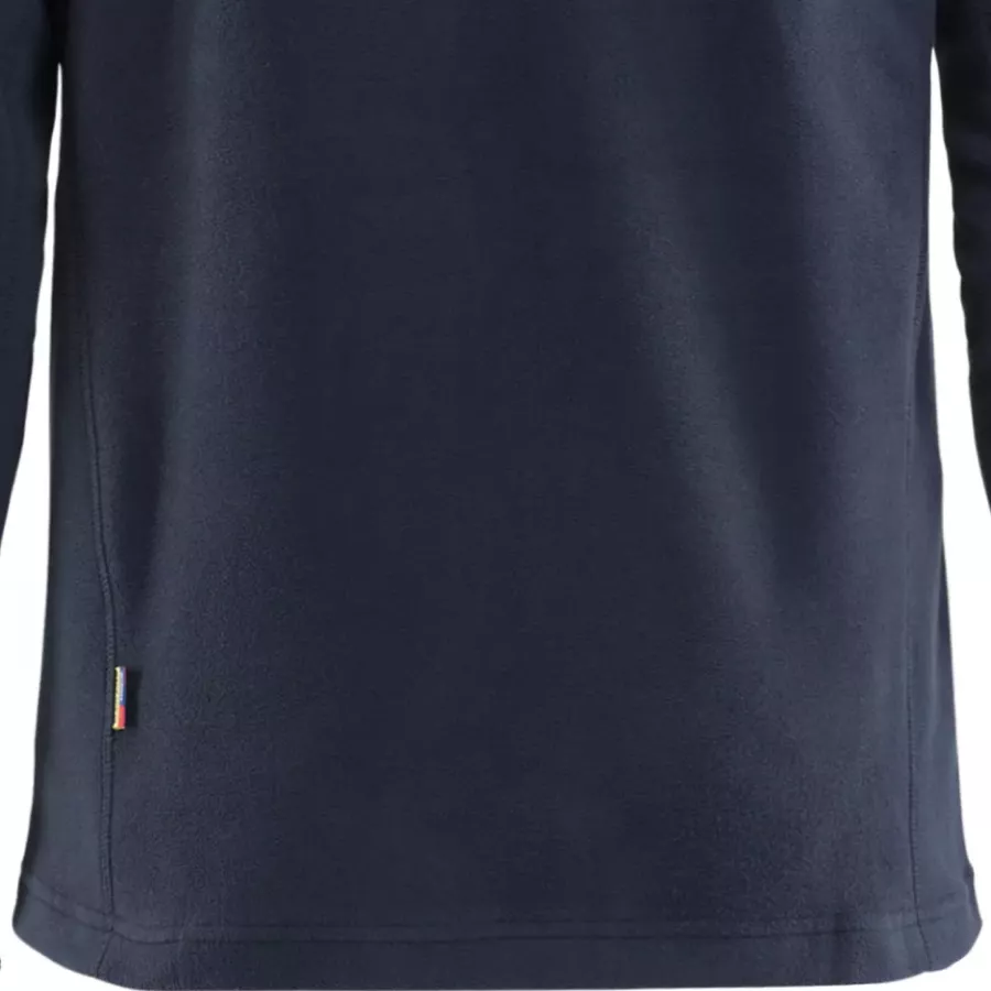 **Extended Back** provides extra coverage that keeps you comfortable during bending and movement.