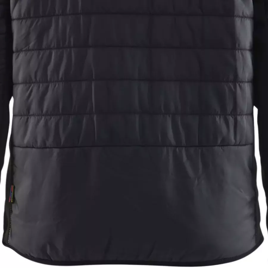 **Verlängerter Rücken** bietet komfortable zusätzliche Abdeckung, die sich bei jeder Aufgabe mit Ihnen bewegt.