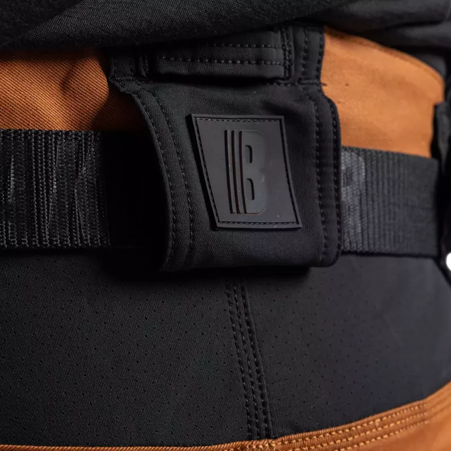 **Stretch Sections** allow effortless mobility that keeps you working freely in every position.