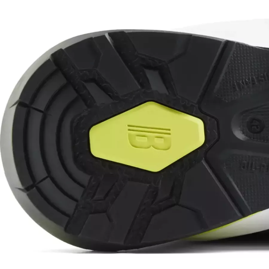 **Rutschfeste Laufsohle** unterstützt eine stabile, sichere Bewegung auf wechselnden Untergründen.