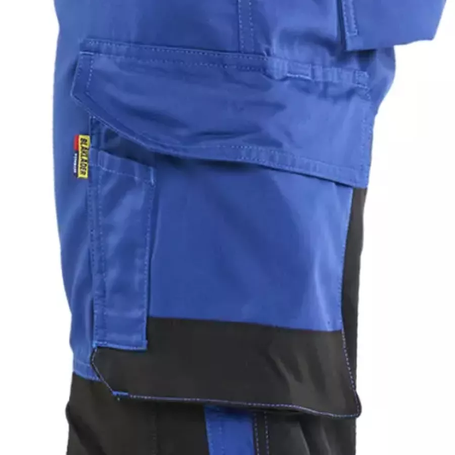 **Oberschenkeltasche mit innenliegender Handytasche** organisiert Ihre wichtigsten Utensilien, damit Ihr Handy und Werkzeug immer griffbereit sind.