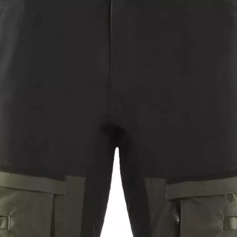 **Stretch Panels for Better Flexibility** let you move freely without restriction on every job.