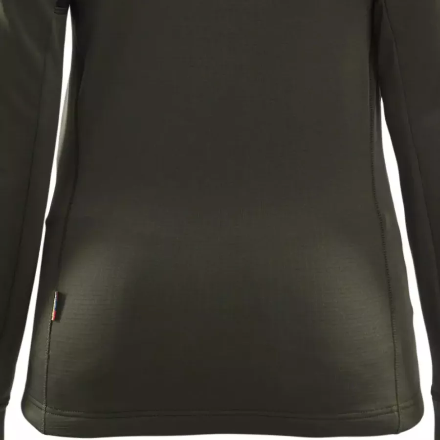 **Extended Back** offers added coverage and warmth, especially during movement.