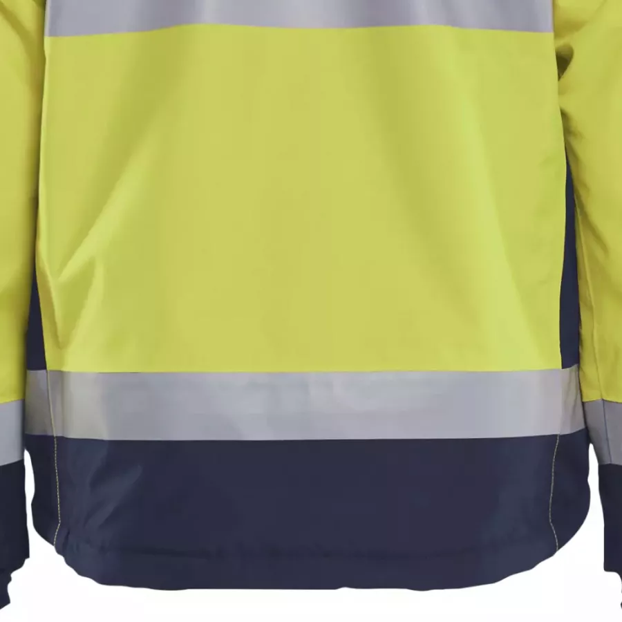 **Extended Back** provides extra coverage and warmth when bending or reaching.