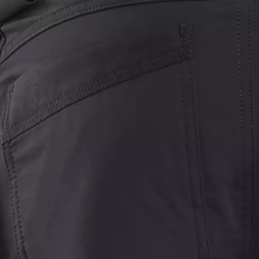 **Stretchmaterial** rör sig naturligt med din kropp för obegränsad komfort hela dagen.