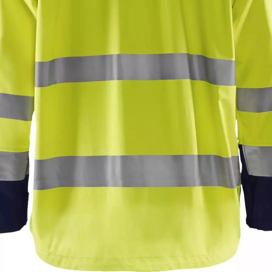**Extended Back** offers extra coverage and protection during movement and harsh weather.