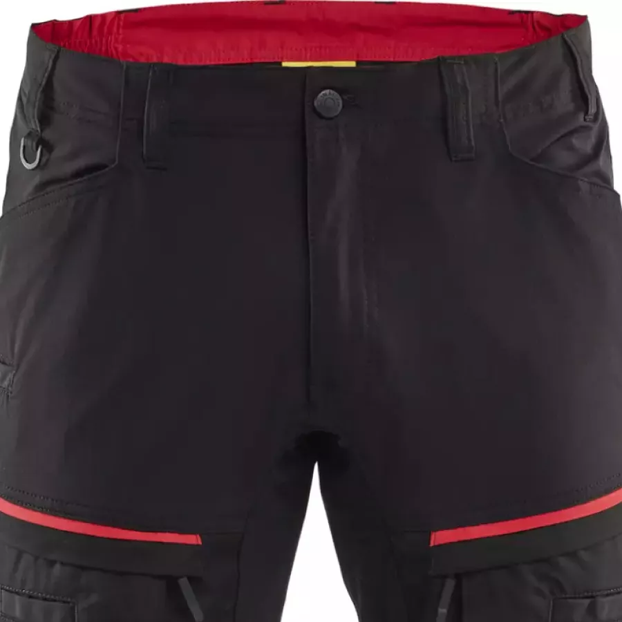 **Elastic Waistband** adapts to your movements for a comfortable, secure fit all day.