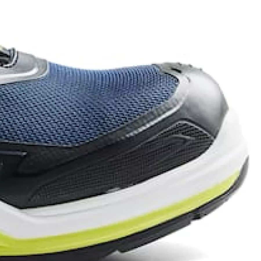 Die **NANO-Composite-Zehenschutzkappe** bietet leichten Schutz und sorgt für ein agiles Gefühl bei jedem Schritt.