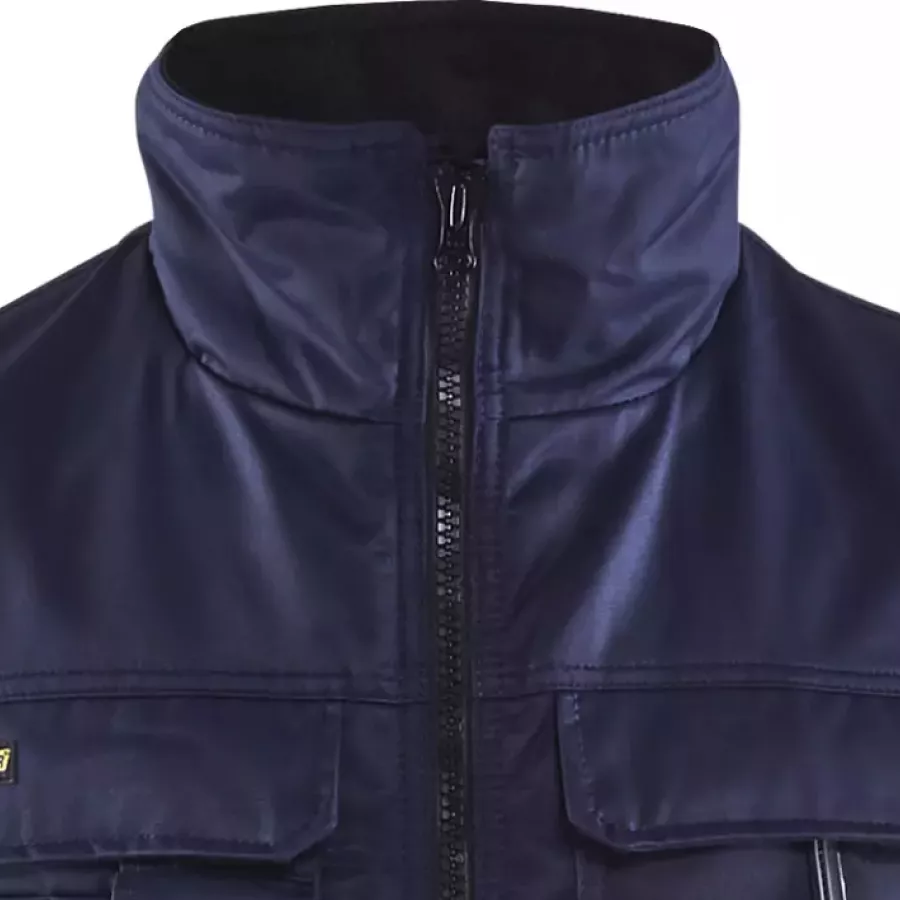 **Stand Up Collar** wraps your neck in cozy warmth against chilly winds.