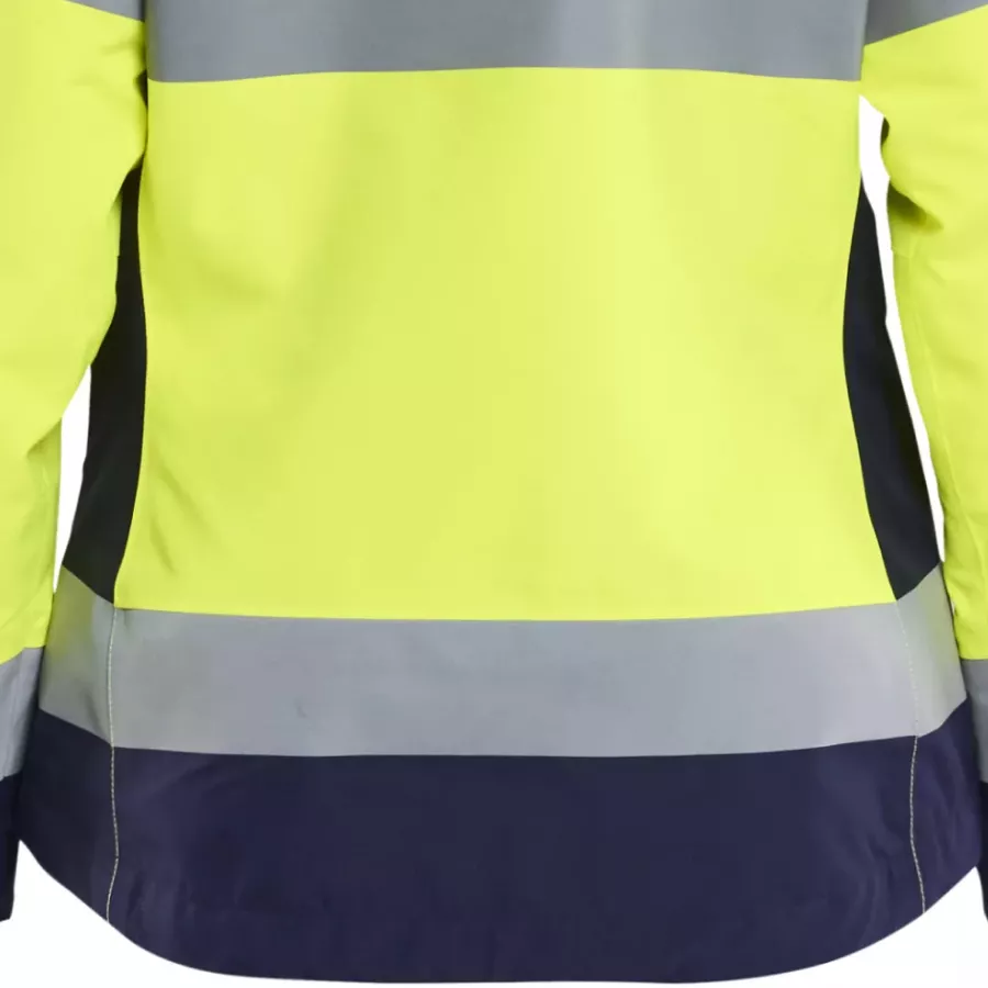 **Extended Back** provides extra coverage and warmth, especially useful during movement or bending.