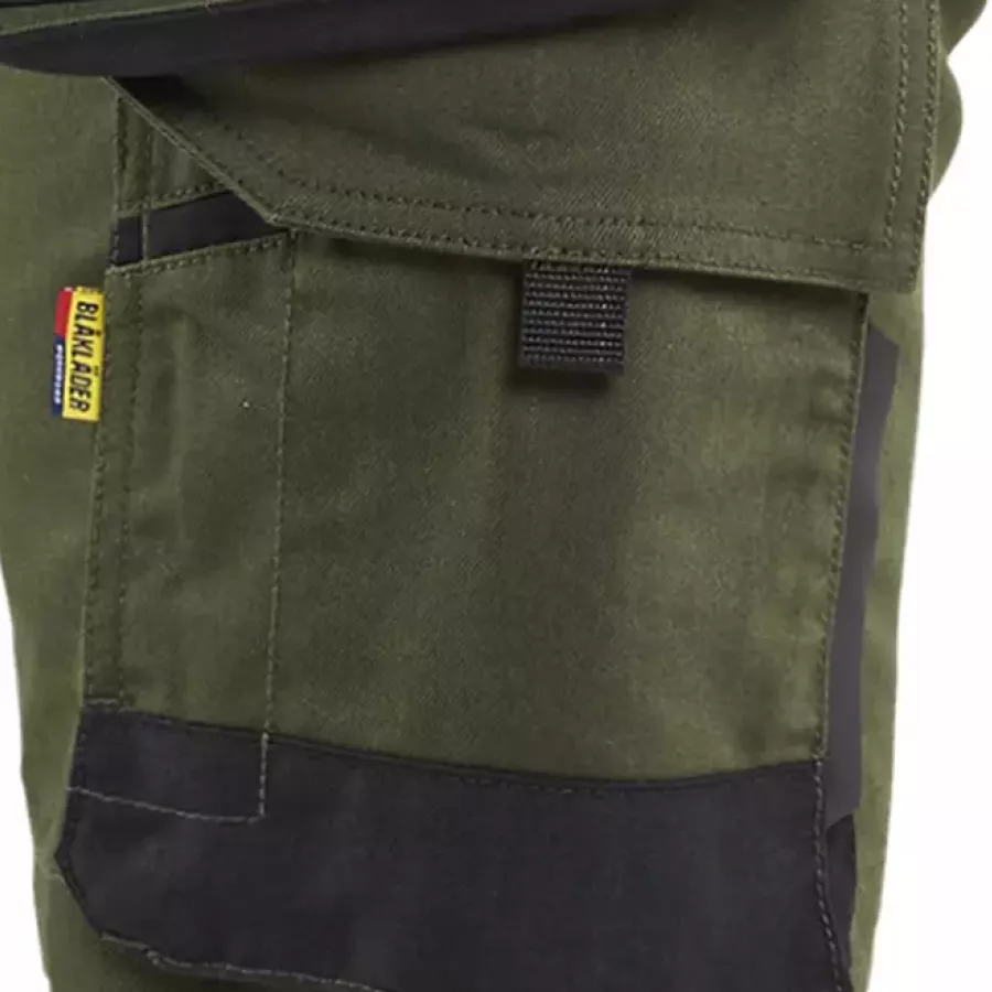 **Thigh Pocket** offers quick, convenient storage so your go-tos are always close at hand.