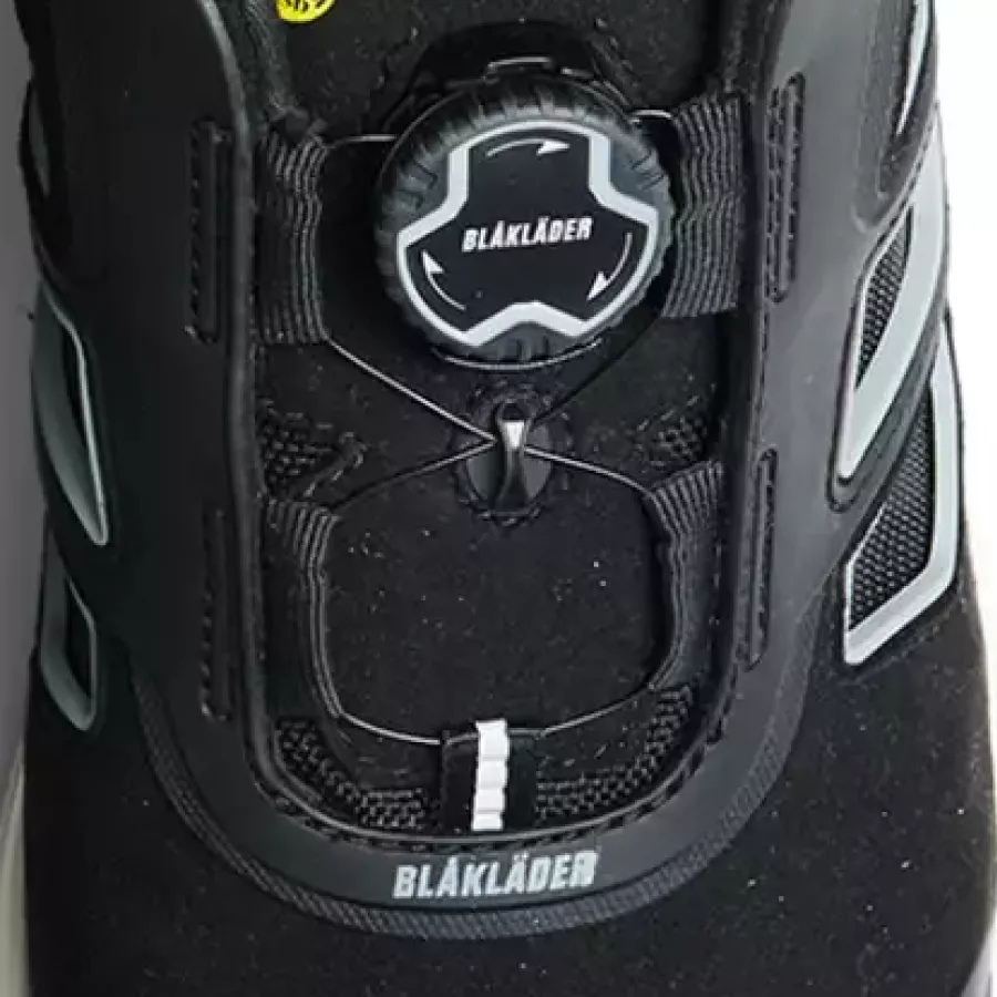 **Free-lock Fastening System** lets you tighten or loosen your fit in seconds for secure, effortless wear.