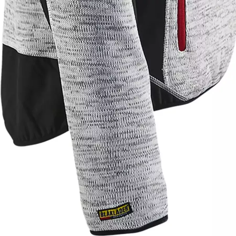 **Elastic Cuffs**  hug your wrists gently to keep you warm.