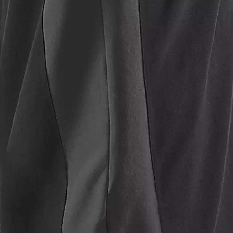 **Side Vents** provide extra freedom of movement and a breathable fit.