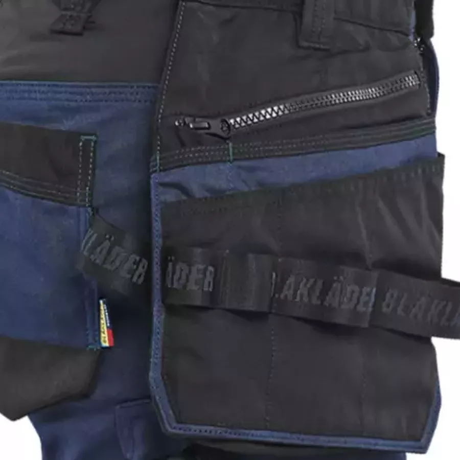 **Detachable Tool Pockets** let you carry what you need and lighten your load in seconds.