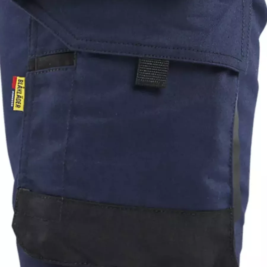 **Thigh Pocket** offers quick, convenient storage so your go-tos are always close at hand.
