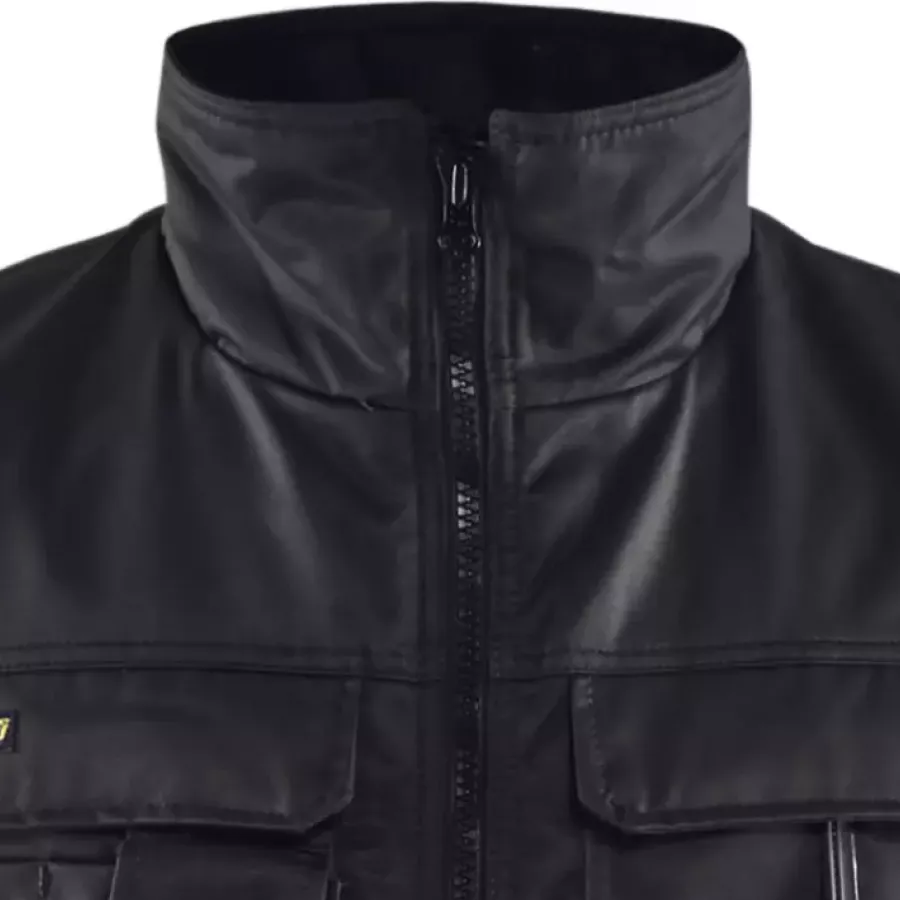 **Stehkragen** hüllt Ihren Hals in wohlige Wärme und schützt vor kühlem Wind.