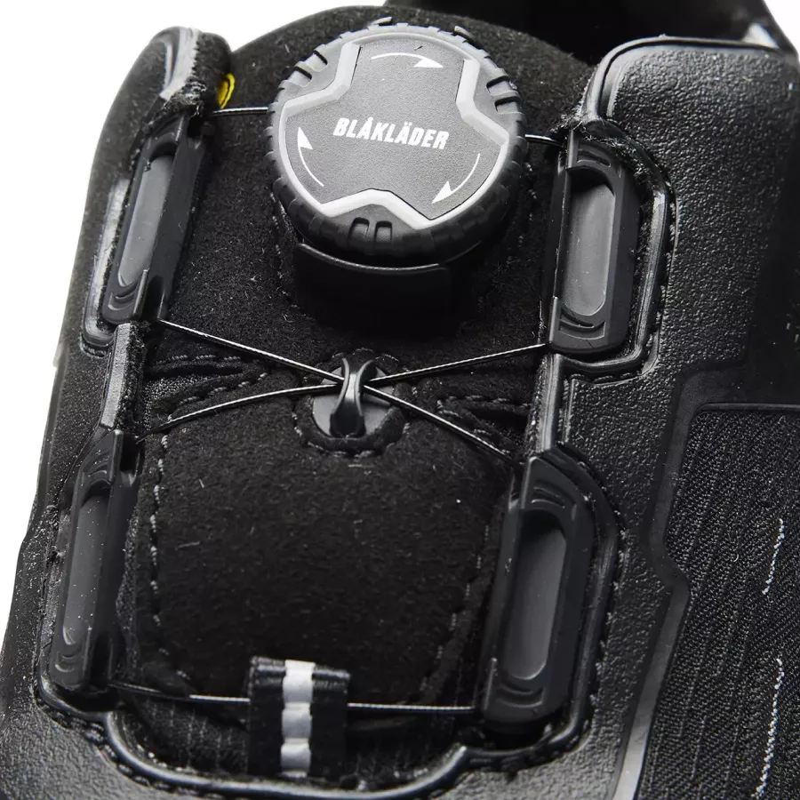 **Free-lock Fastening System** lets you tighten or loosen your fit in seconds for secure, effortless wear.